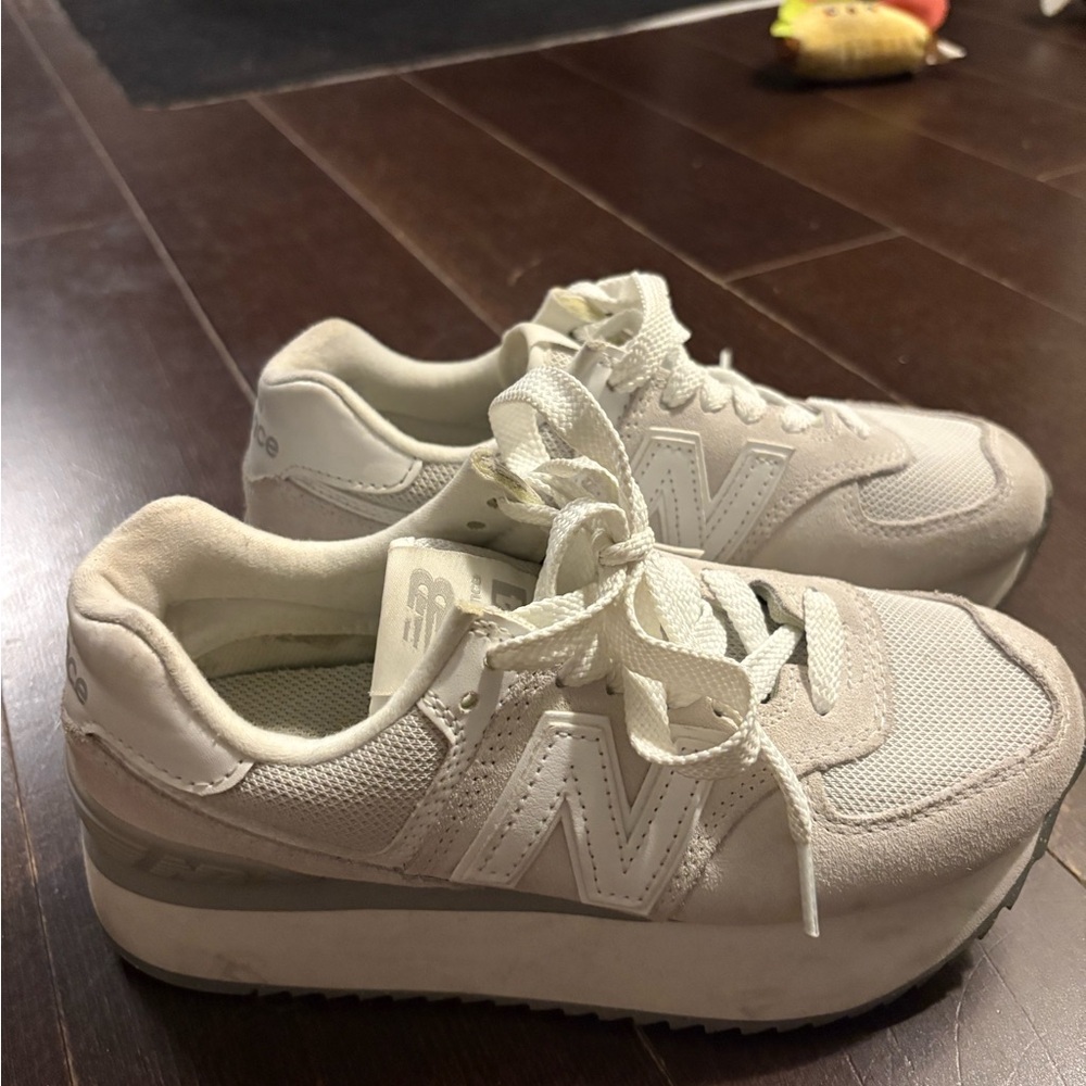 New Balance Women's Cream Sneakers